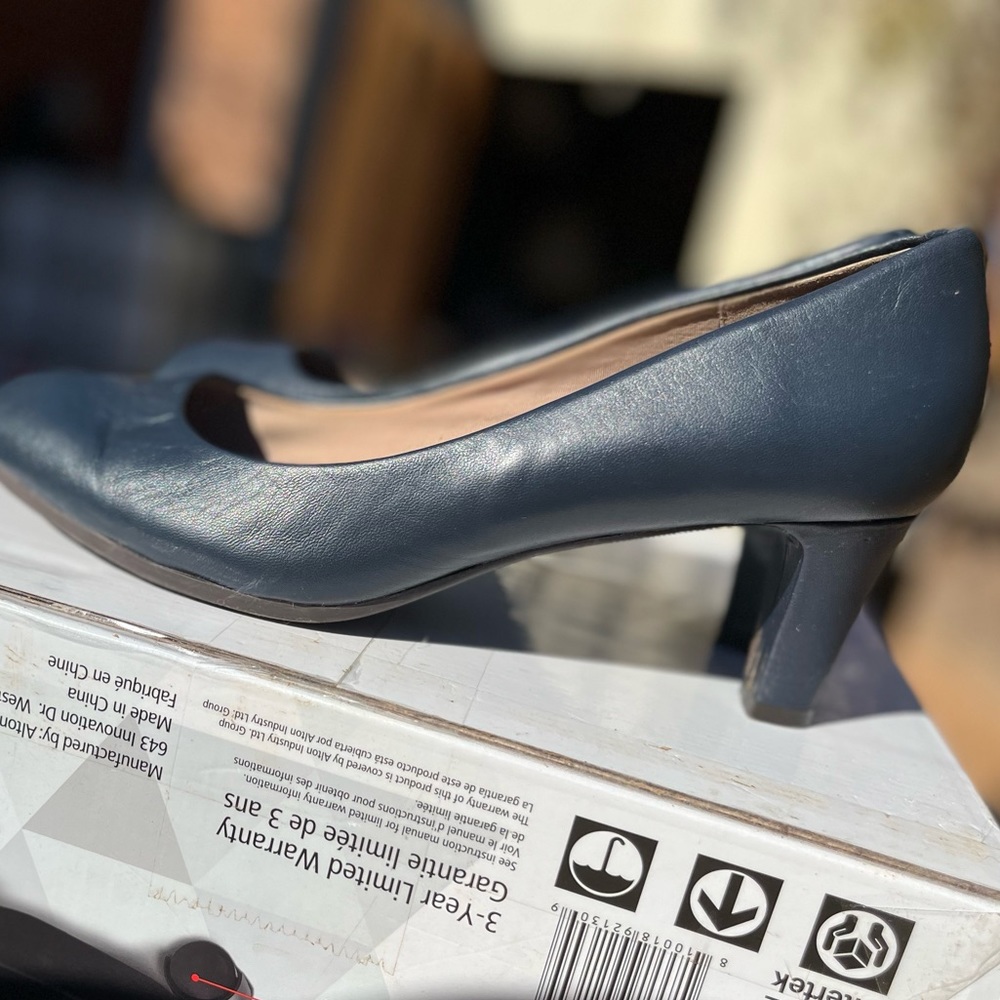 East Spirit Navy Blue pumps - size 8 wide